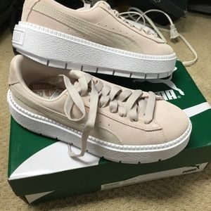 Women puma pink shoes